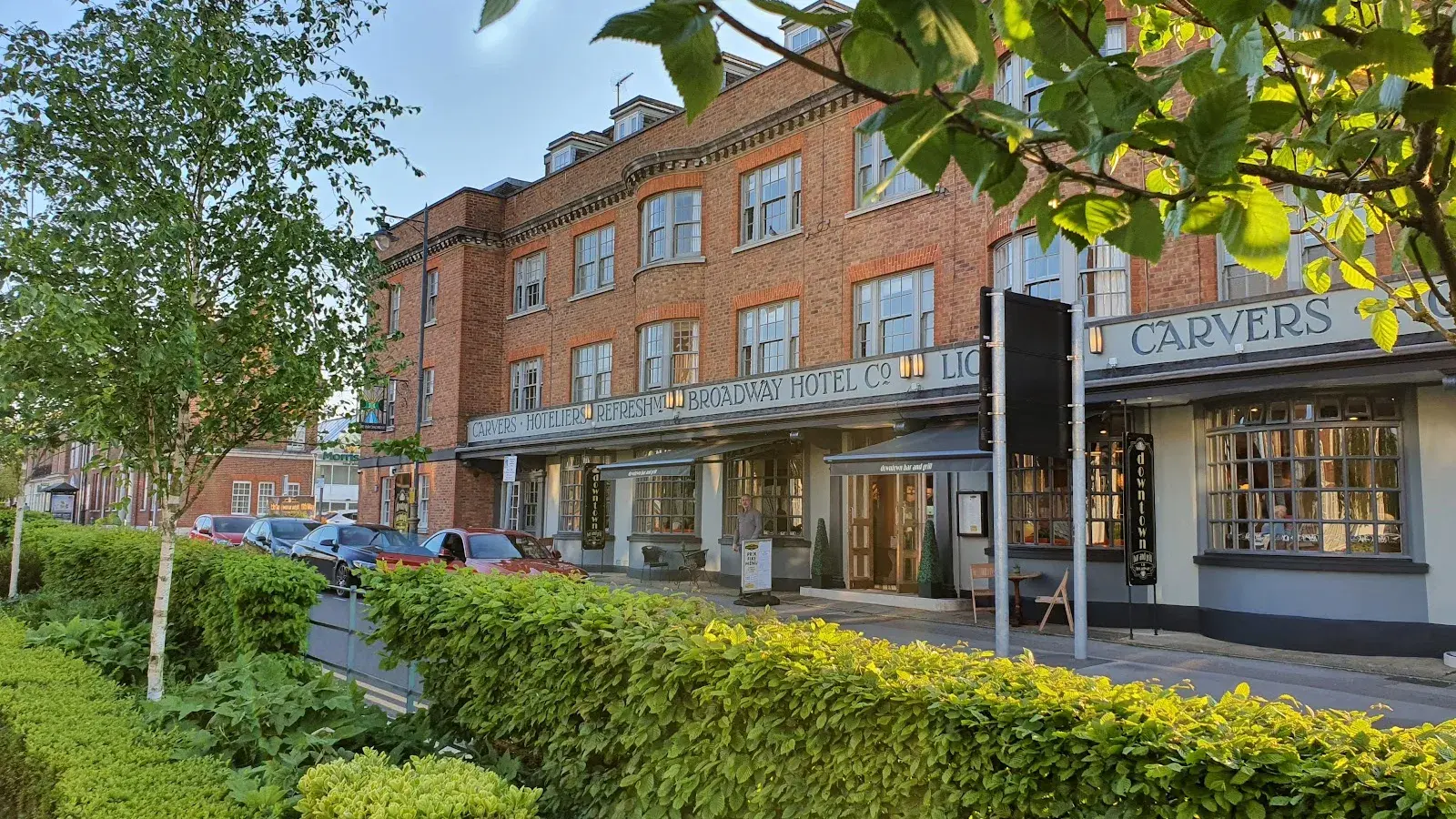 The Broadway Hotel & Carvery