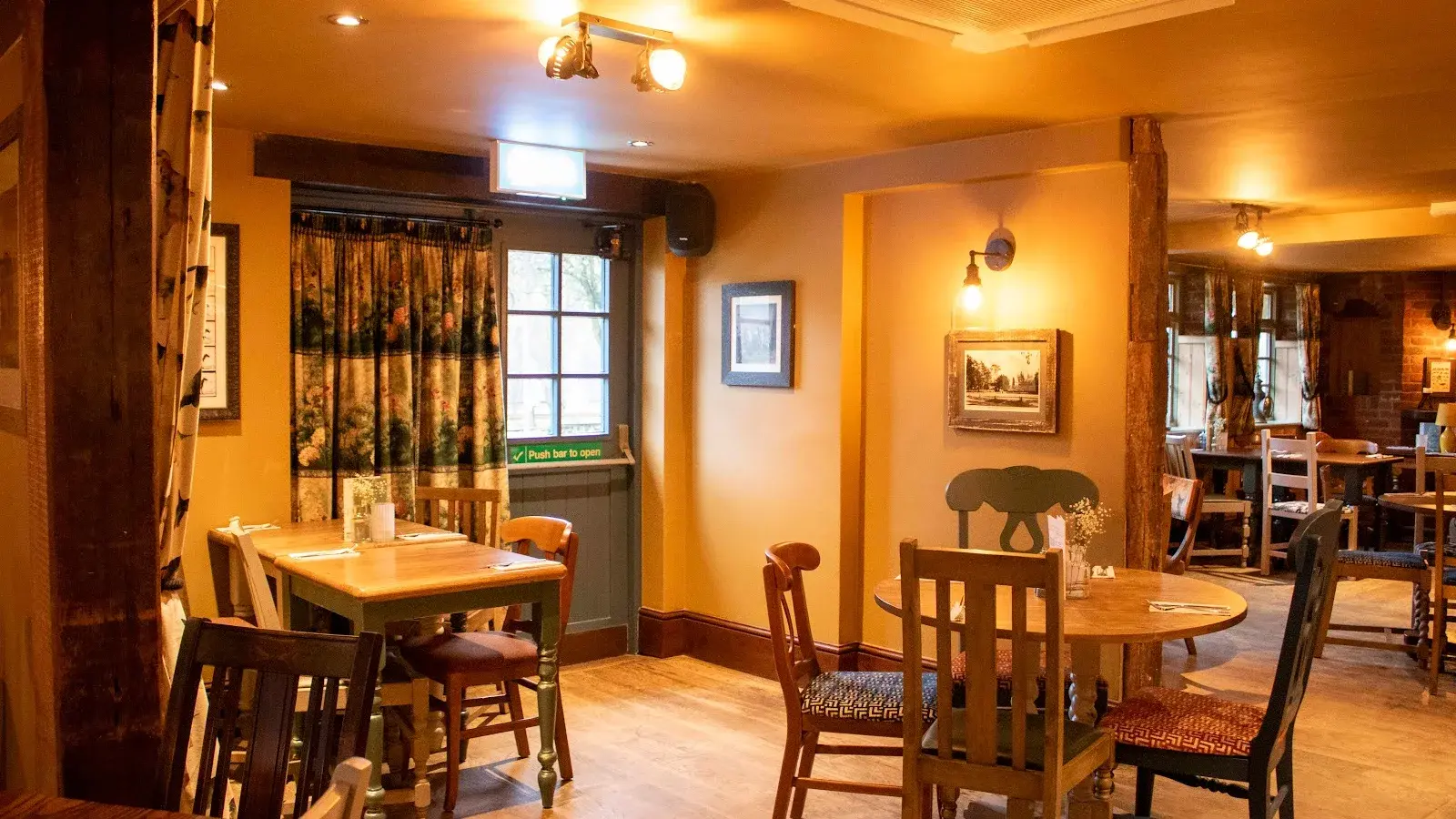 Three Horseshoes