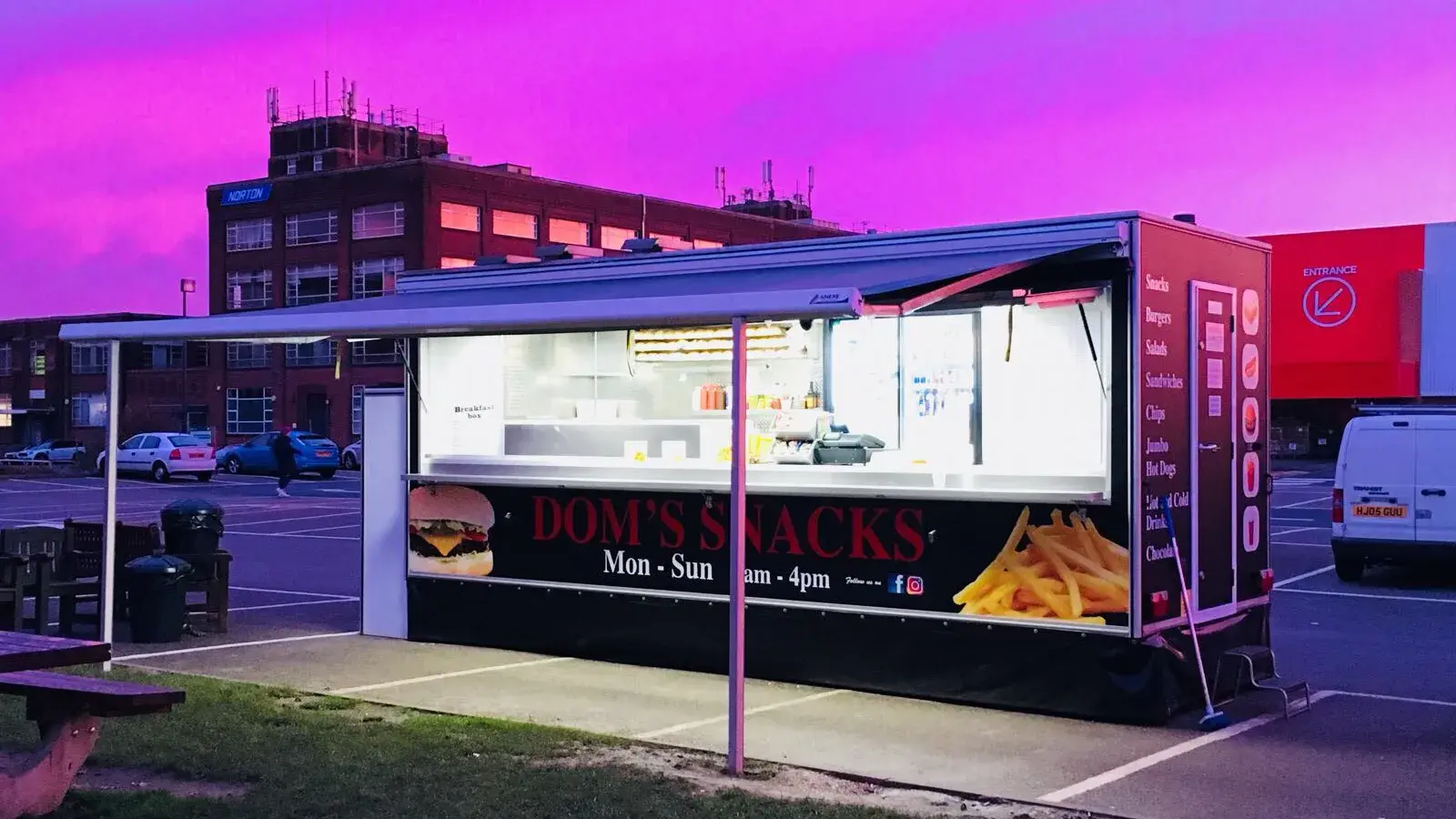 Dom's Snacks B&Q