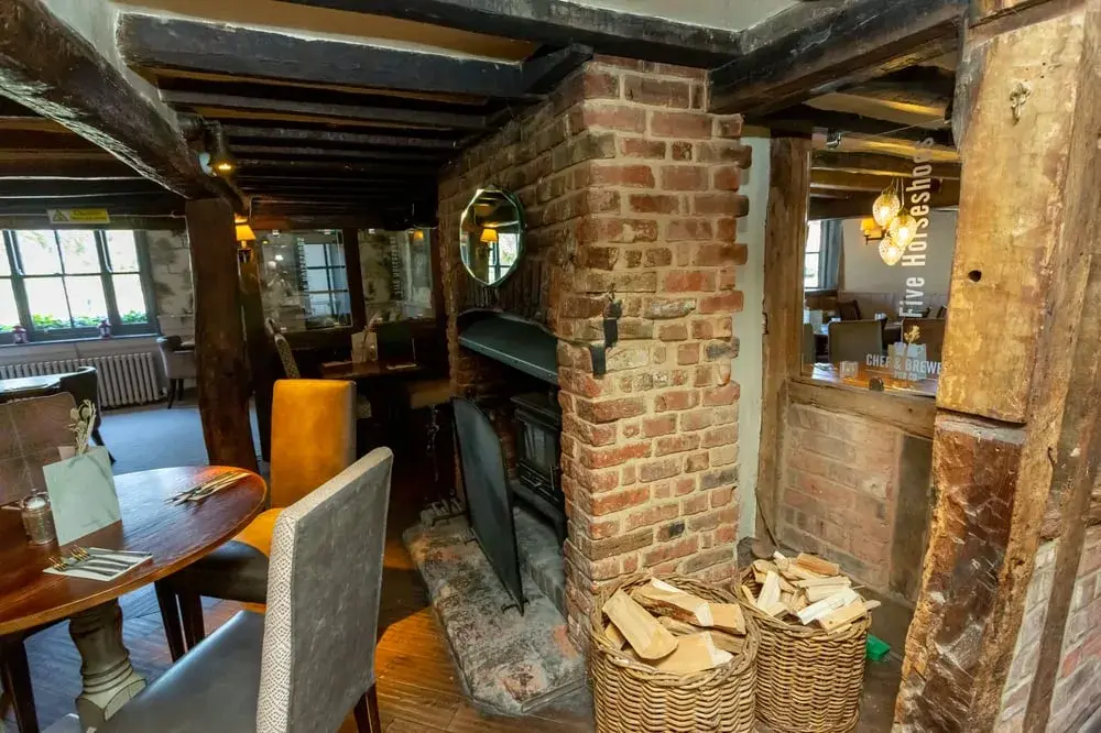 Five Horseshoes
