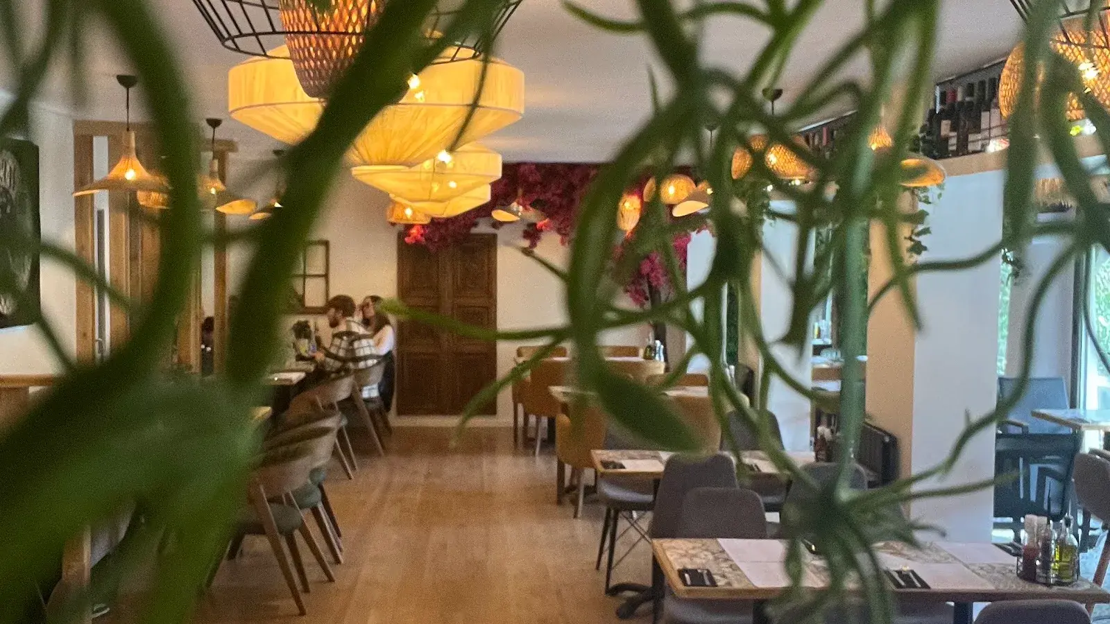 RONAV Cafe & Bistro