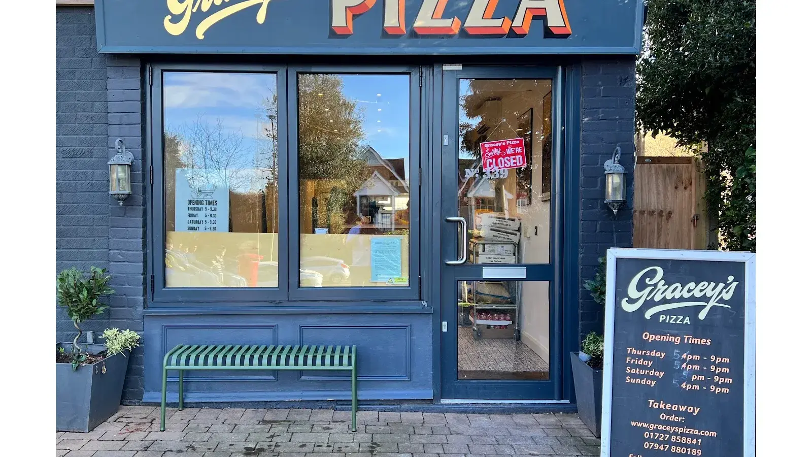 Gracey's Pizza