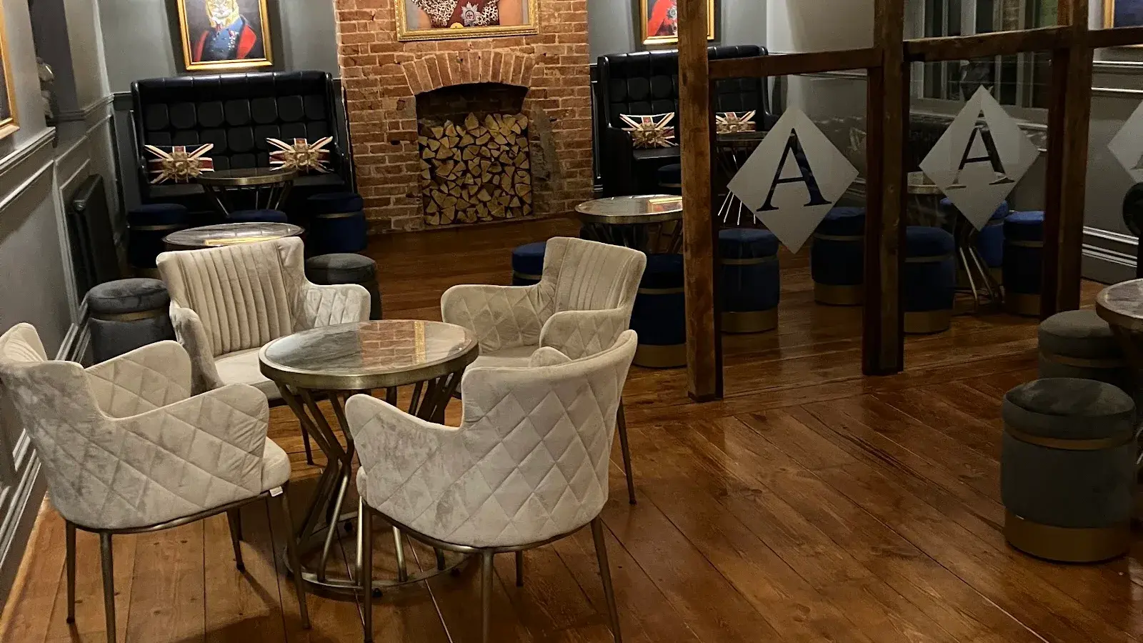 The Artisan Bar, Grill & Garden