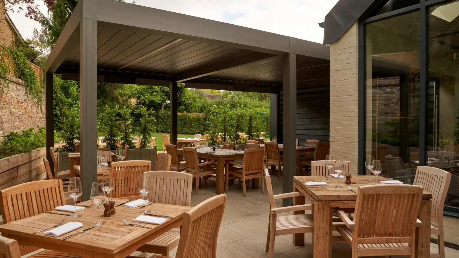 The Three Horseshoes