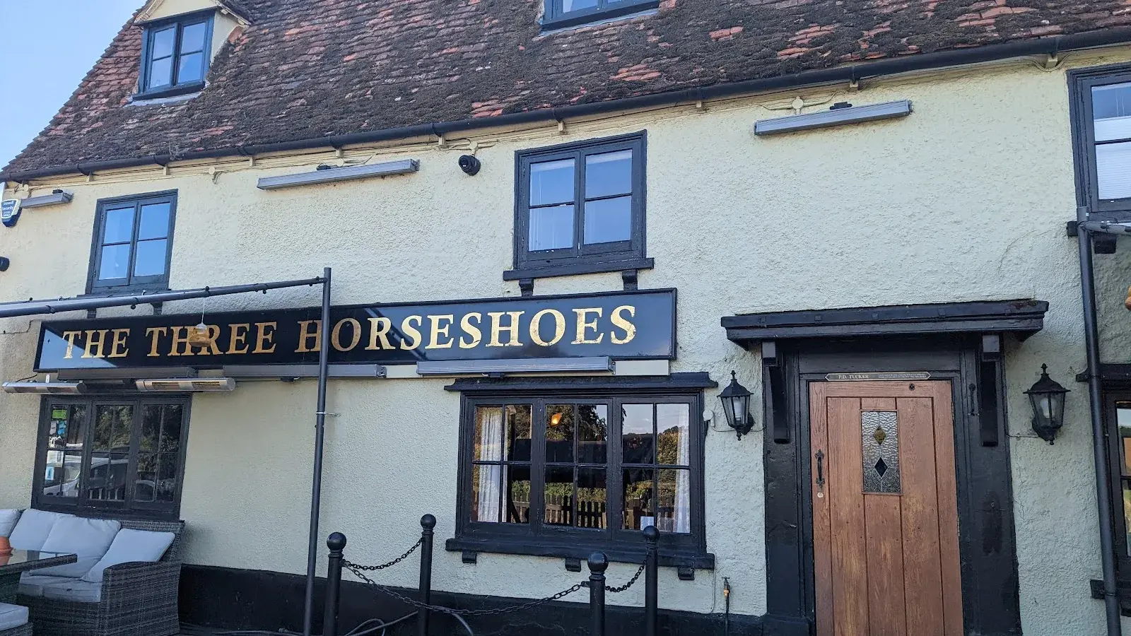 The Three Horseshoes