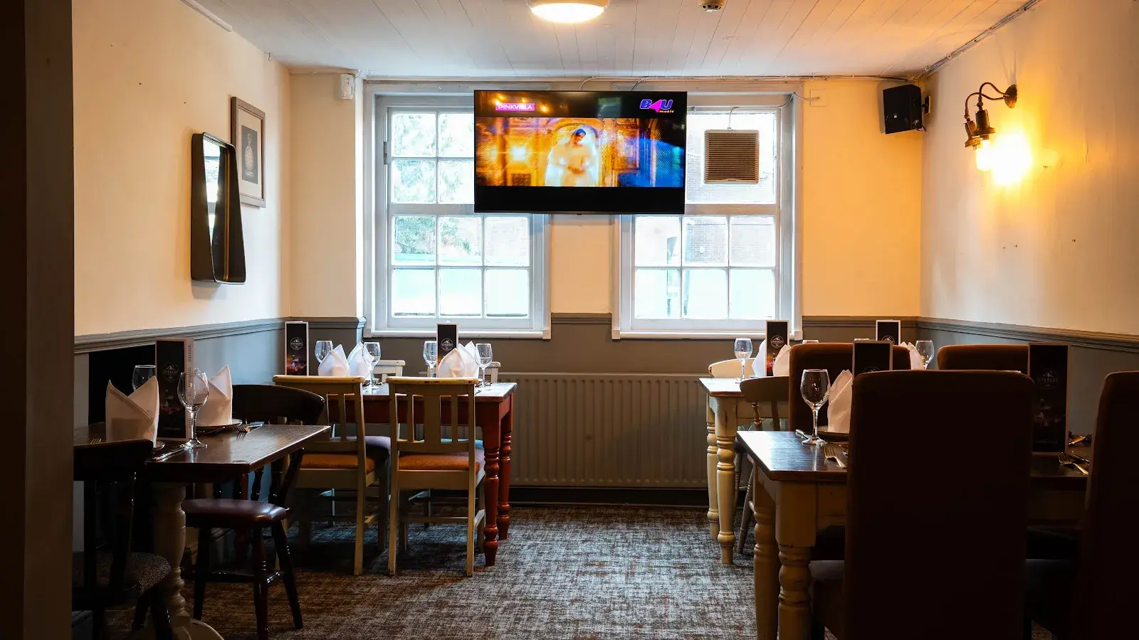 Everest Southern Cross | Pub | Indian Restaurant in Watford