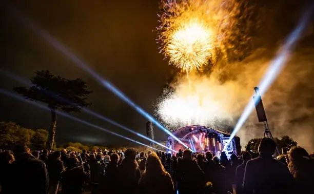 Hertfordshire’s largest free fireworks display returns to Cassiobury Park – www.watford.gov.uk